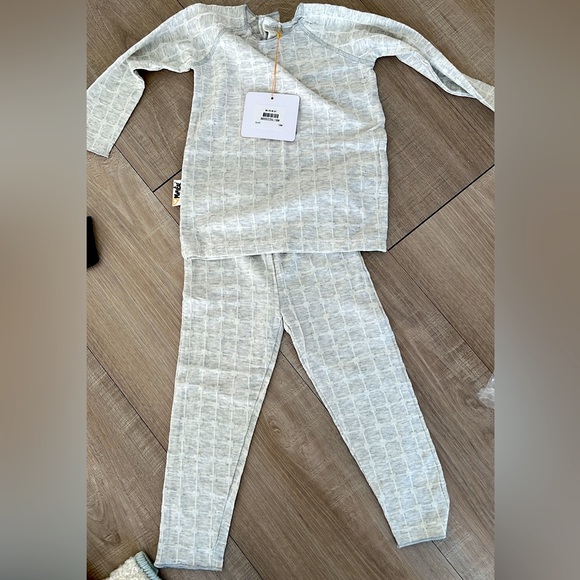 Maniere set - Picture 1 of 1